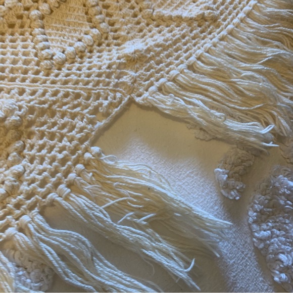 Vintage Crocheted Cream Colored Bedspread Blanket Lace Full or Queen - Picture 7 of 15